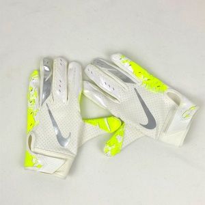 NIKE FOOTBALL GLOVES